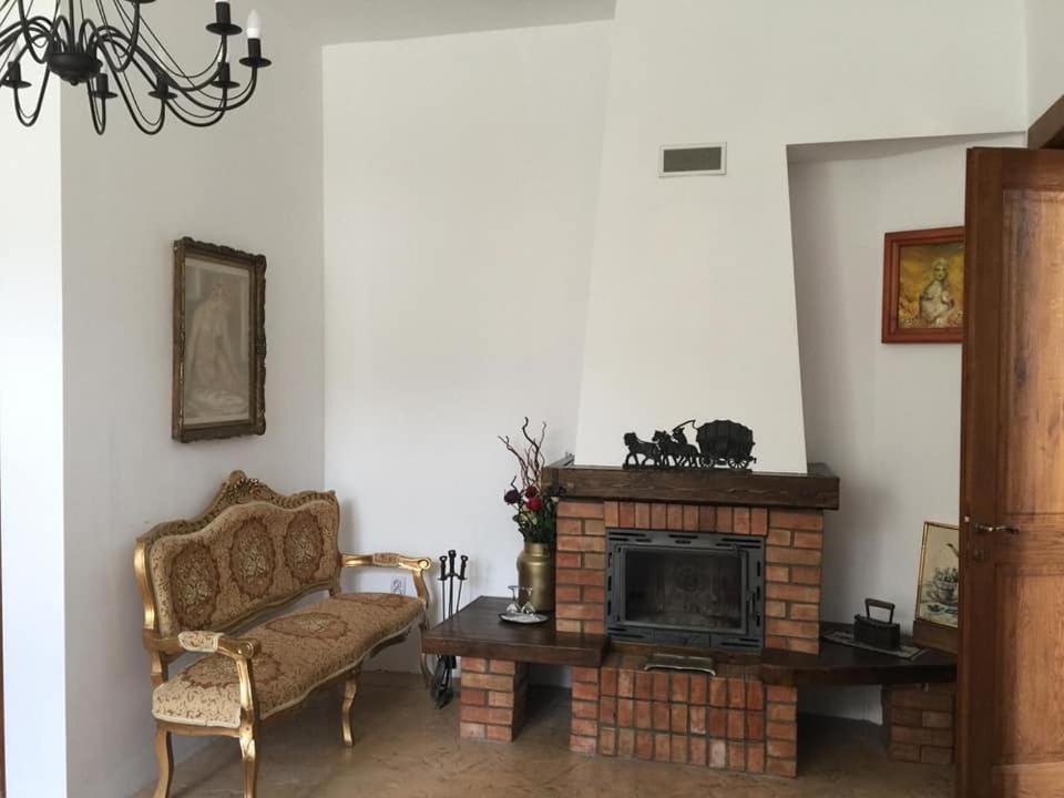 Il Piccolo Castello Buşteni Exteriör bild