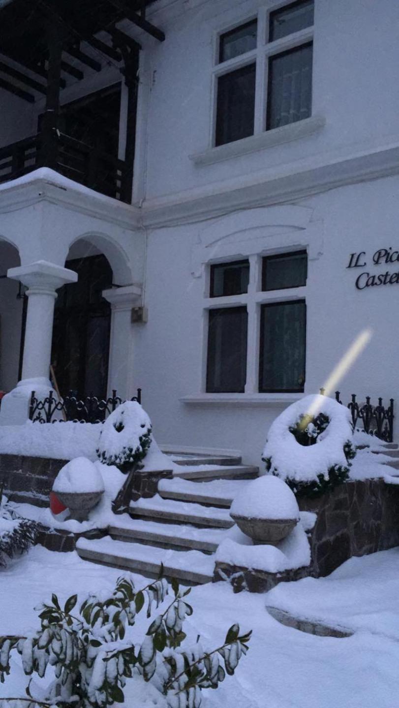 Il Piccolo Castello Buşteni Exteriör bild