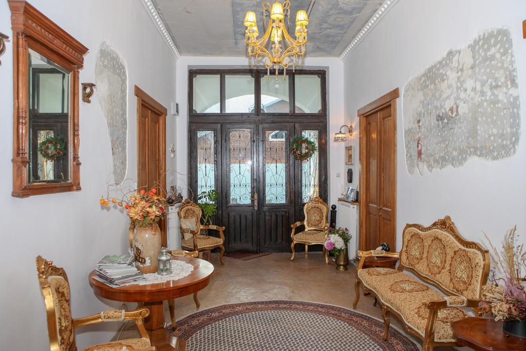 Il Piccolo Castello Buşteni Exteriör bild