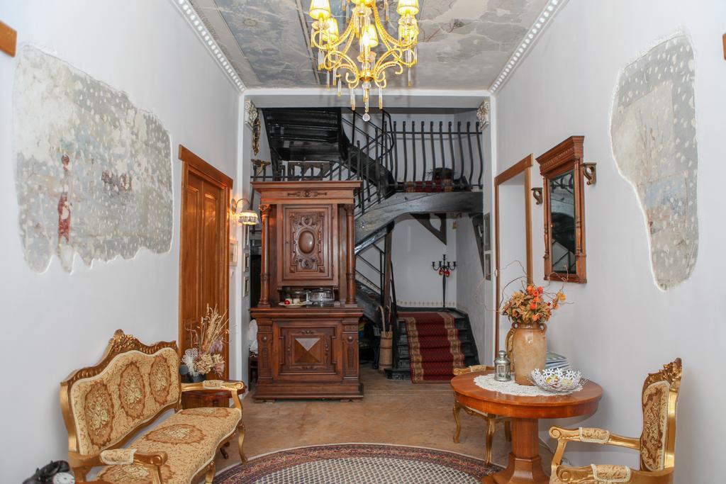 Il Piccolo Castello Buşteni Exteriör bild